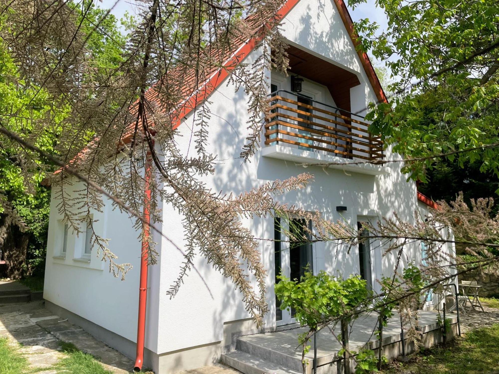 Quiet, Green, Relaxing Place - 2 Bedroom Apartment Balatonfüred Esterno foto