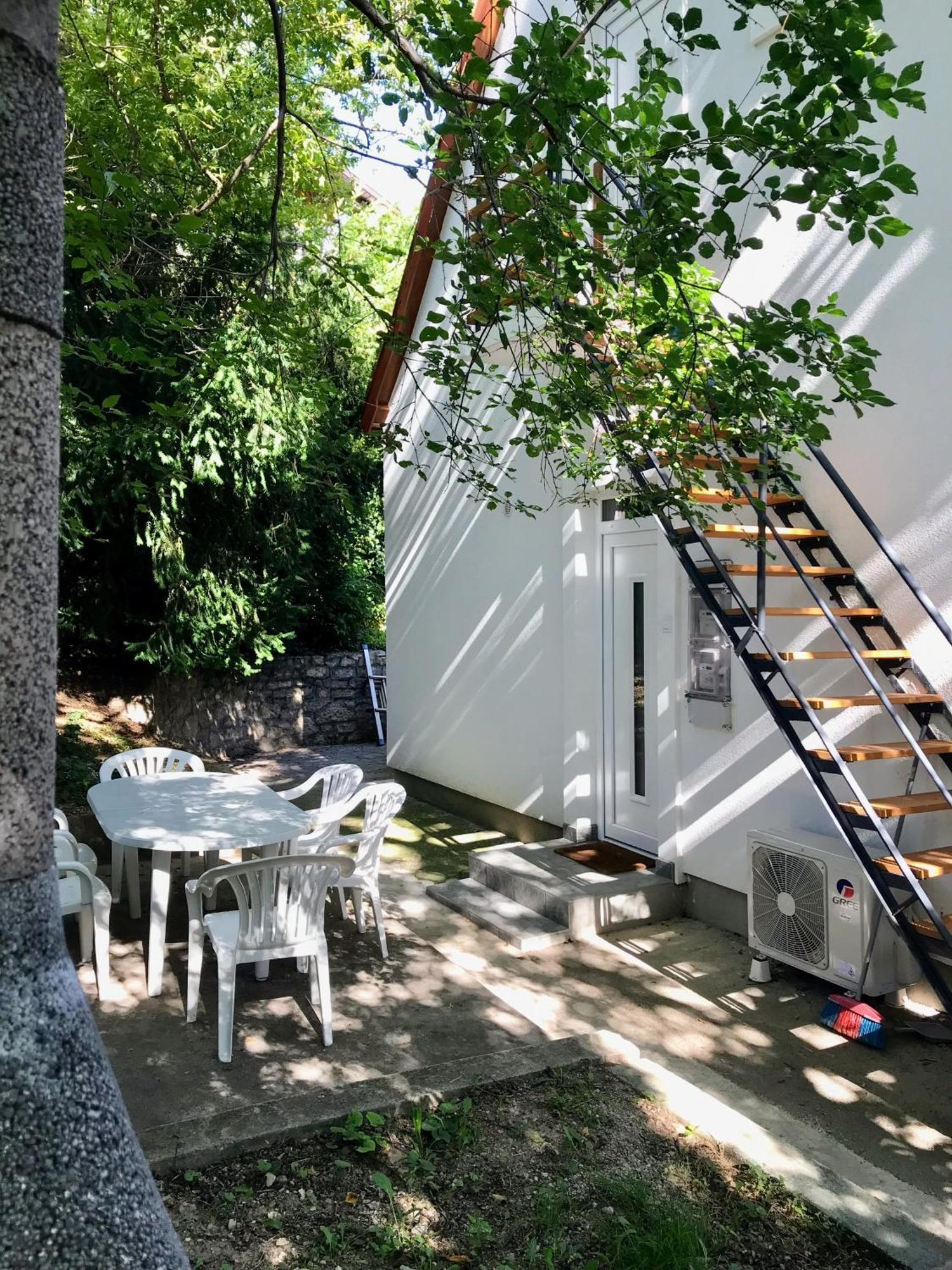 Quiet, Green, Relaxing Place - 2 Bedroom Apartment Balatonfüred Esterno foto