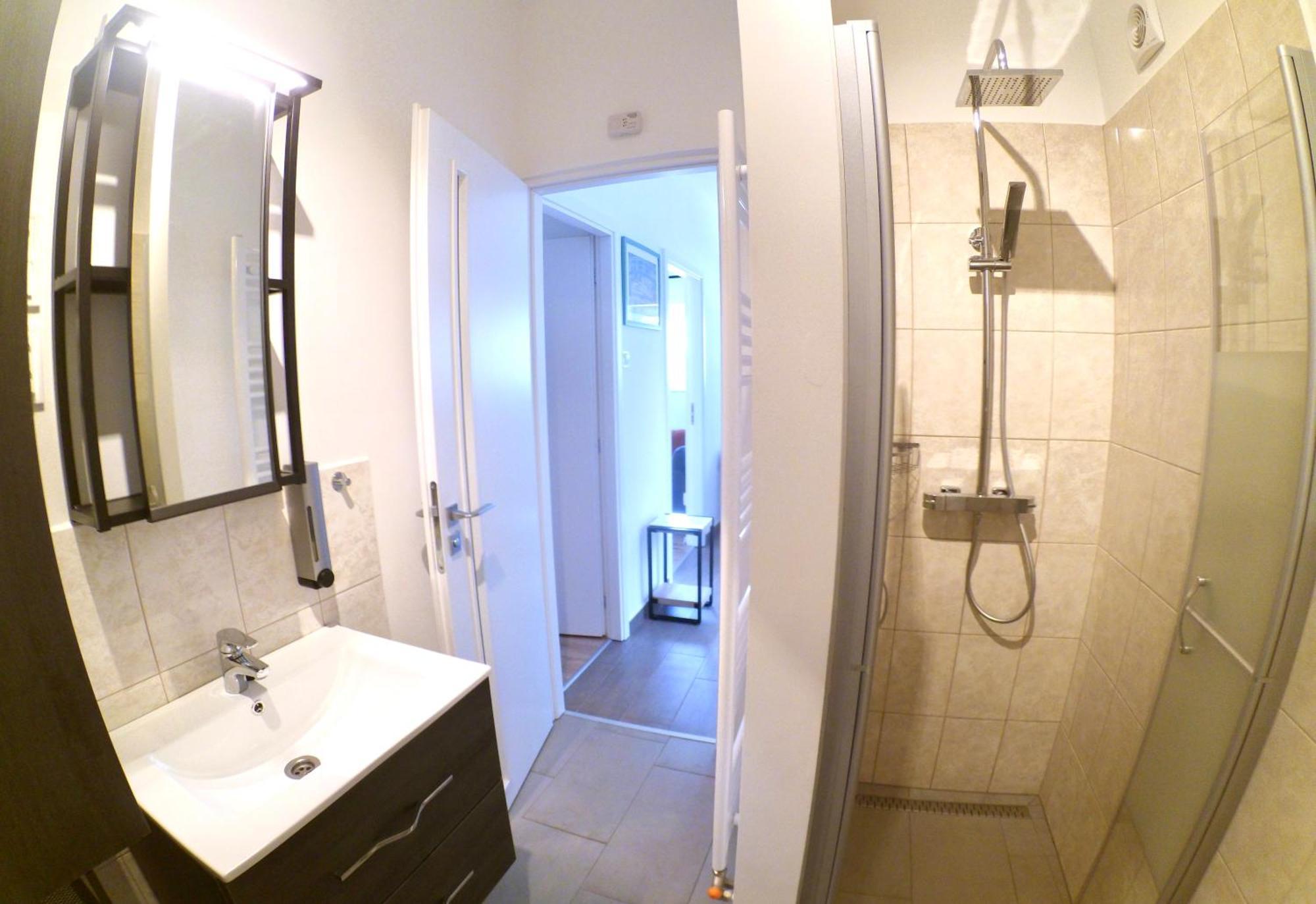 Quiet, Green, Relaxing Place - 2 Bedroom Apartment Balatonfüred Esterno foto