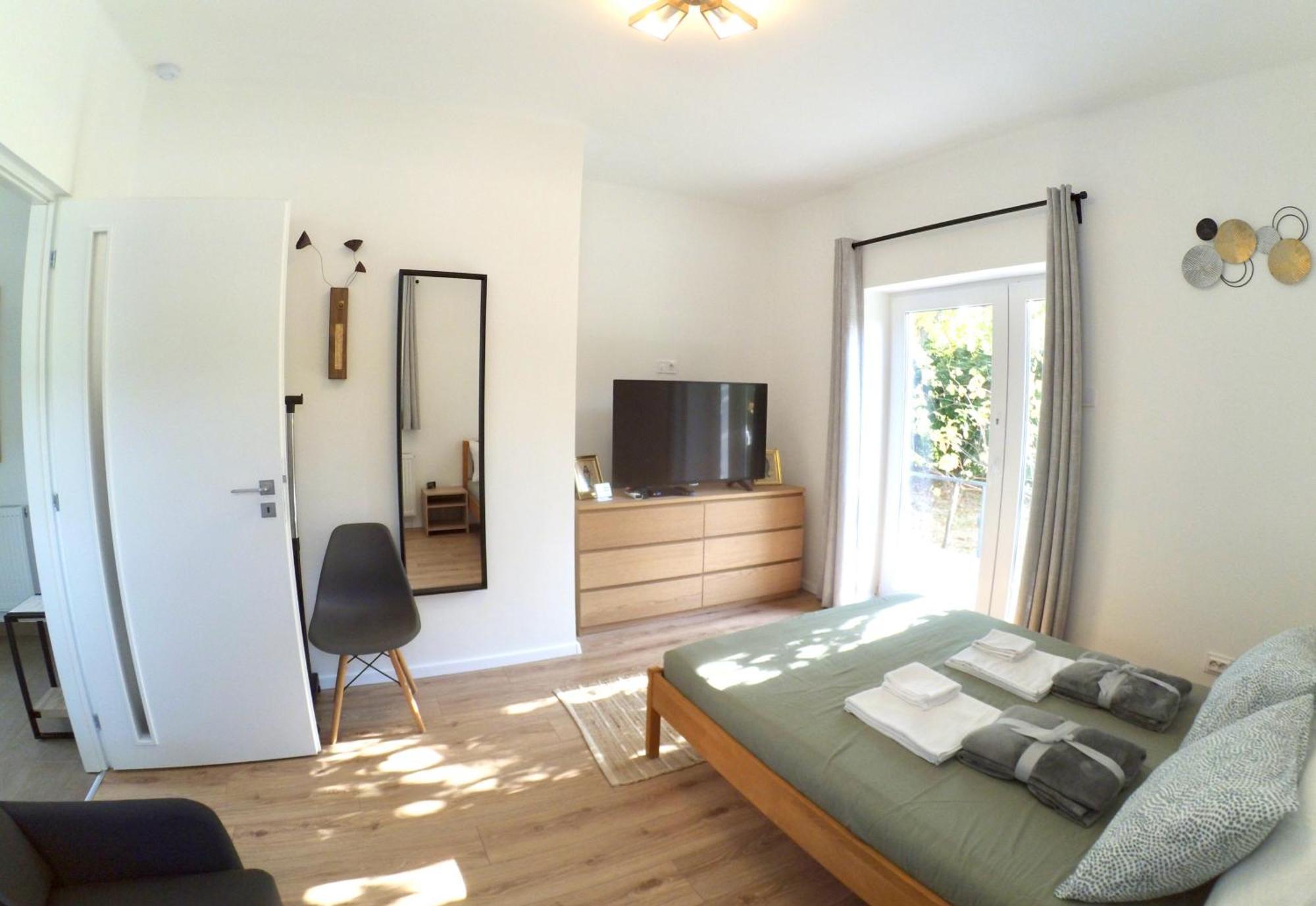 Quiet, Green, Relaxing Place - 2 Bedroom Apartment Balatonfüred Esterno foto